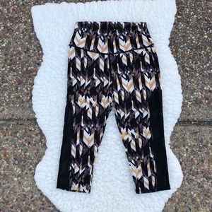 NWOT Capri Mesh Zig Zag Workout Leggings
